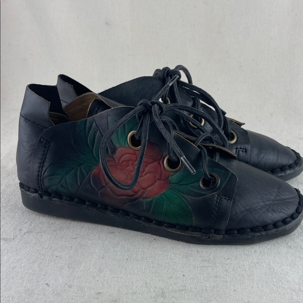 Leather Shoes with Floral Design Size 5 - Picture 3 of 10